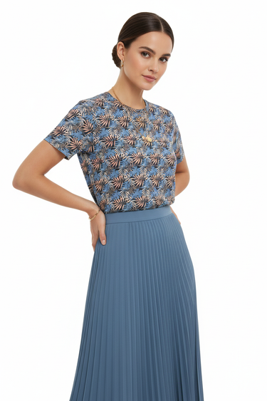 Classy midi skirt jewelry