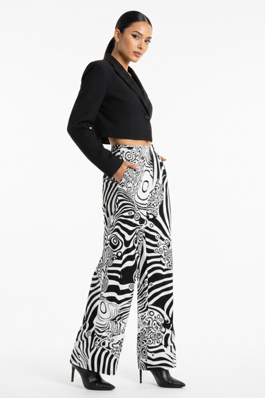 Look 5 – Latina Model, Side