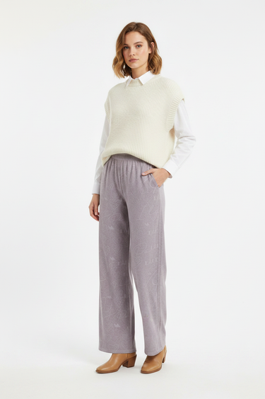 Look 7 – Knit sweater vest & ankle boots
