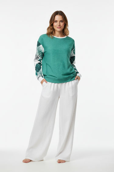 Sweatshirt with White Linen Pants Front