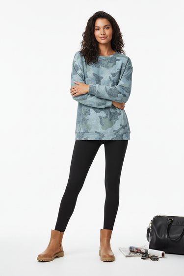 Female model - travel look 2
