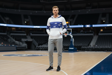 Look 1 – Courtside