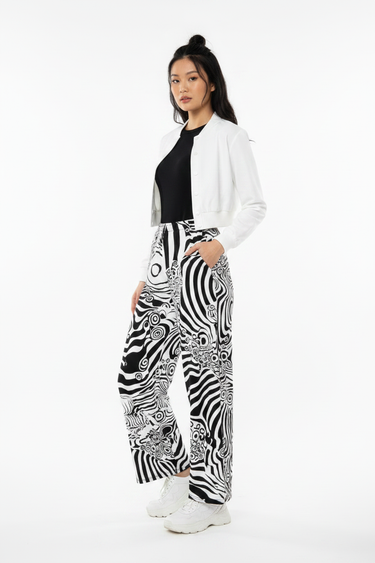 Look – Asian Model, Side