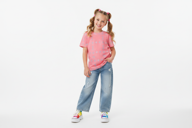 Wide-leg jeans style